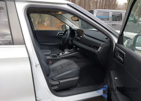 2023 Mitsubishi Outlander Se 2.5 2Wd z USA, uszkodzony, nr VIN JA4J3UA85PZ058418